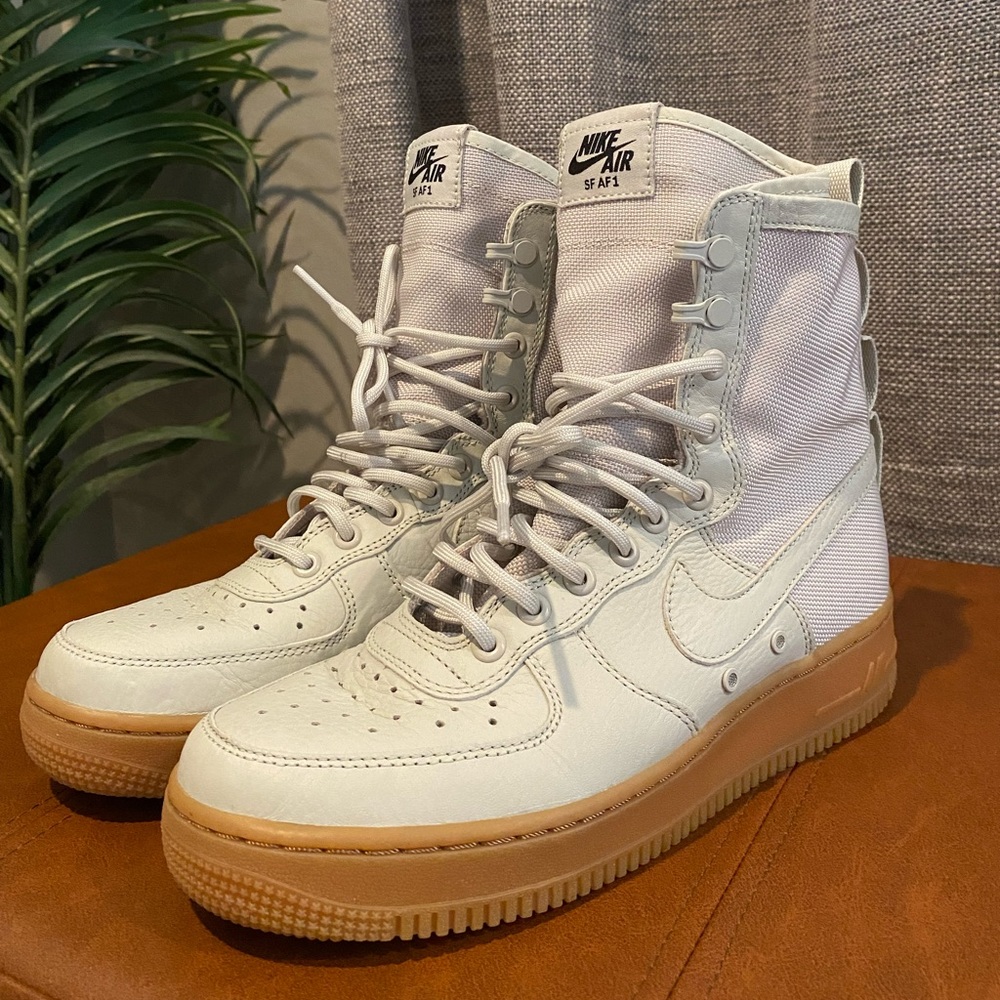 Nike Women's SF Air Force 1 Light Bone / Gum 8.5
